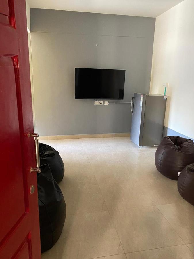 Rove By Boston Living Hostel Hyderabad Exterior photo